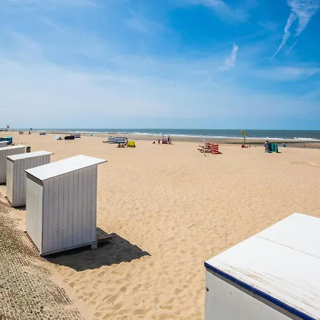 On The 3rd Floor With Phenomenal Sea View *