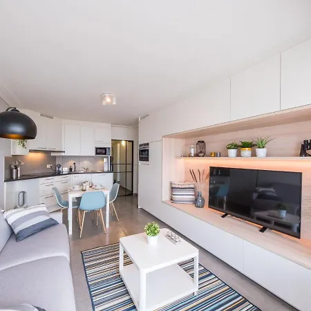 On The 3rd Floor With Phenomenal Sea View *