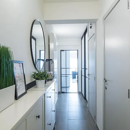 On The 3rd Floor With Phenomenal Sea View *