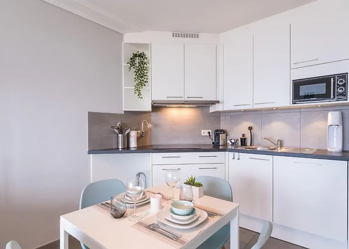 On The 3rd Floor With Phenomenal Sea View * ميدل كيرك